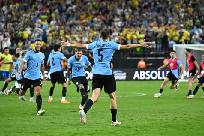 Uruguay đánh bại Brazil ở luân lưu