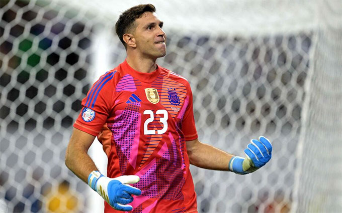 Cản phá thành công 2 quả phạt đền trước Ecuador, Elimiano Martinez giúp Argentina lần thứ 7 lọt vào bán kết World Cup/Copa Ameria