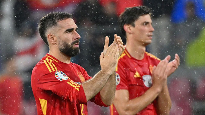 Dani Carvajal sẽ phải ngồi ngoài ở trận bán kết với Pháp vì án treo giò