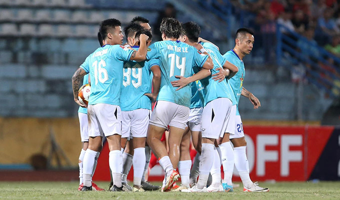 Hậu vệ Xuân Hùng tuyên bố giải nghệ sau khi cùng Hà Tĩnh trụ hạng V.League thành công