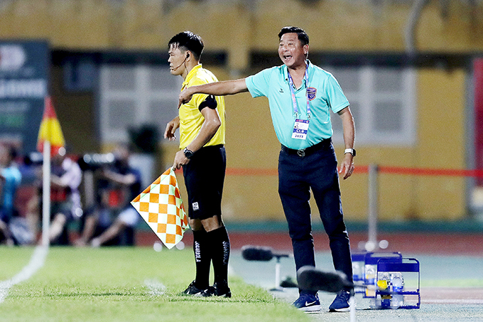 HLV Lê Huỳnh Đức là người cuối cùng bị sa thải dù V.League 2023/24 chỉ còn 3 vòng. Ảnh: Đức Cường