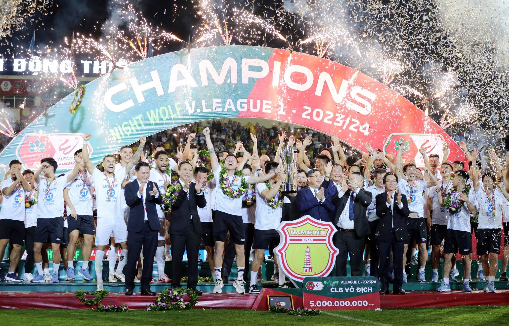 Cúp vô địch của V.League, cúp Quốc gia, hạng Nhất phiên bản mới trình làng - Ảnh: Phan Tùng