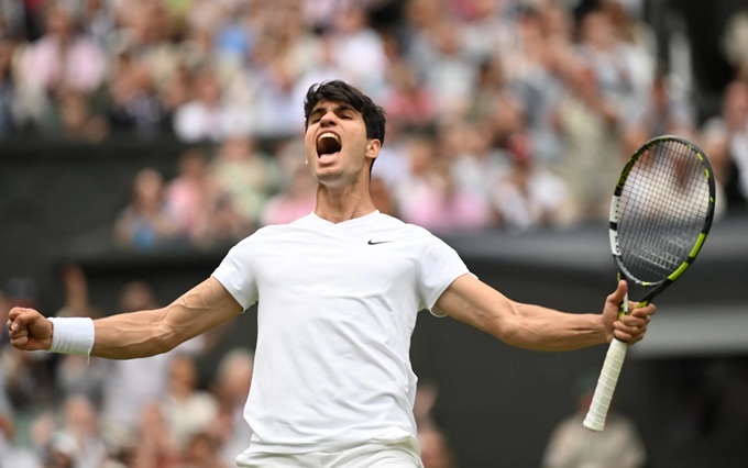 Carlos Alcaraz vừa giành quyền vào chơi trận chung kết Wimbledon gặp Djokovic