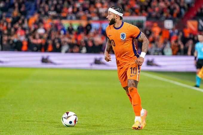 Depay tỏ ra nặng nề và chậm chạp