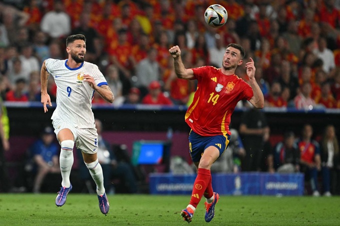 Laporte trong trận gặp Pháp tại bán kết EURO 2024