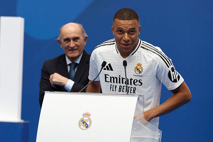 Mbappe phát biểu những lời đầu tiên trong màu áo Real