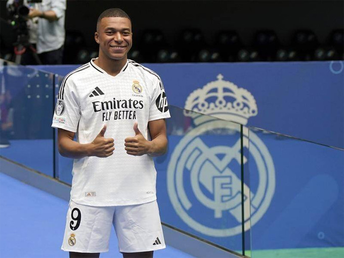 Mbappe chính thức ra mắt NHM Real Madrid