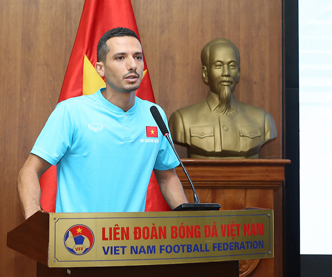 HLV Mauro Jemorino là HLV nước ngoài đặc biệt tham dự khoá học - Ảnh: AFC