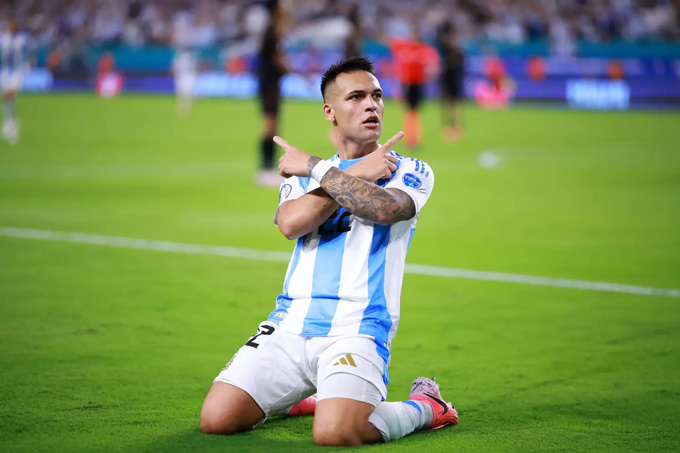 Lautaro Martinez là một trong hai cái tên bất ngờ có khả năng giành QBV