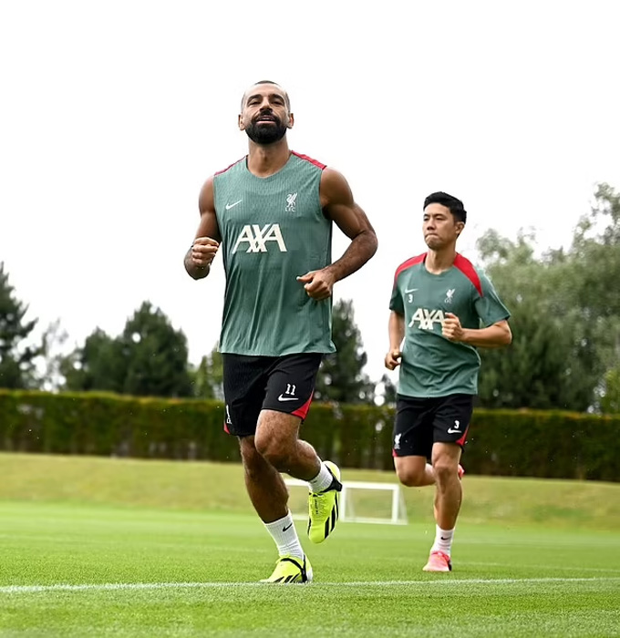 Salah và Endo là những trụ cột hiếm hoi sớm tập trung cùng Liverpool hè này