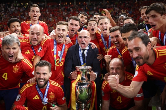 HLV Del Bosque nhận xét đồng nghiệp Luis de la Fuente đã tìm ra chìa khóa chiến thắng cho ĐT Tây Ban Nha.