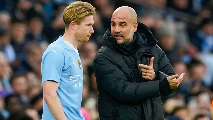 Pep khẳng định De Druyne ở lại Man City ít nhất đến hết mùa 2024/25