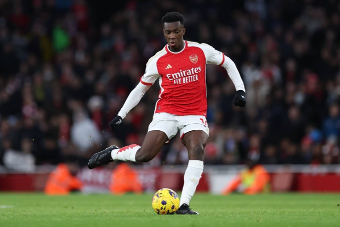 Nketiah không cạnh tranh được suất đá chính trên hàng công Arsenal