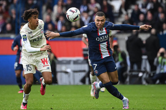 Với nỗ lực của mình, Yoro đã có tốc độ không thua kém Mbappe