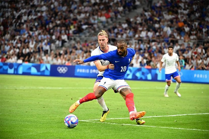 Lão tướng Lacazette là thủ lĩnh trên hàng công của U23 Pháp