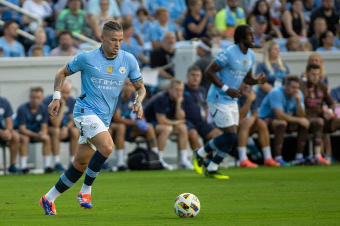 Kalvin Phillips giờ đang là người thừa ở Man City