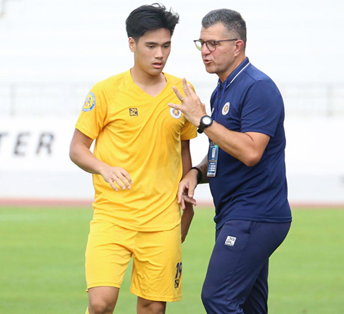 Roland cùng U17 Hà Nội vô địch giải U17 QG