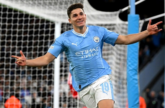 Alvarez lên tiếng về việc rời Man City