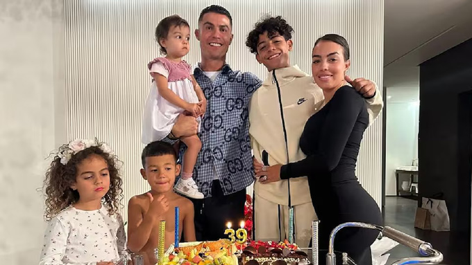 Ronaldo và Georgina đang sống hạnh phúc