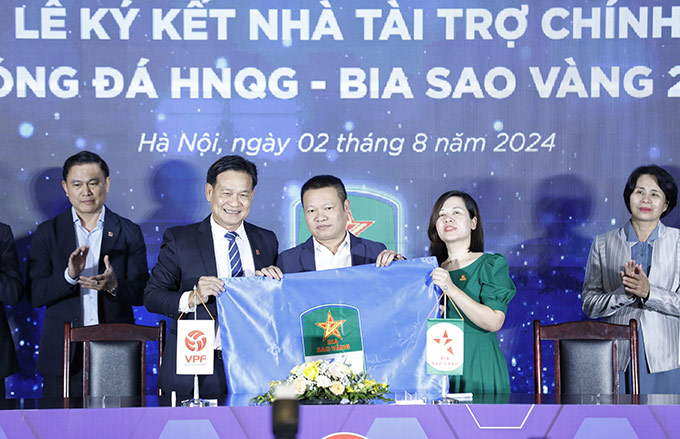 Lễ kí kết nhà tài trợ giải Hạng Nhất Quốc gia - Bia Sao Vàng 2024/25 - Ảnh: Đức Cường