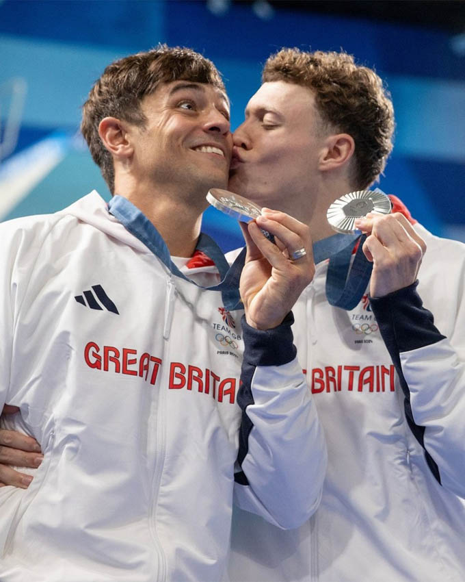 Tại kỳ Thế vận hội này, Tom Daley và Noah Williams giành huy chương bạc nội dung đồng đội 10 m nam. Đây là tấm huy chương vàng thứ 5 sau 5 kỳ Olympic của anh. Trước đó, Daley và đồng đội giành huy chương vàng tại Olympic Tokyo 2020.