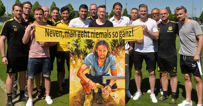 Subotic được đồng đội Dortmund yêu quý