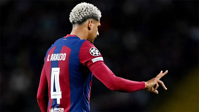 Araujo muốn rời Barca