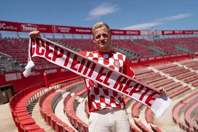 Girona vừa mua về cựu tiền vệ MU, Donny van de Beek.