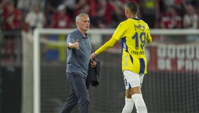 Mourinho và các học trò tại Fenerbahce đã chịu thất bại 1-2 trước Lille