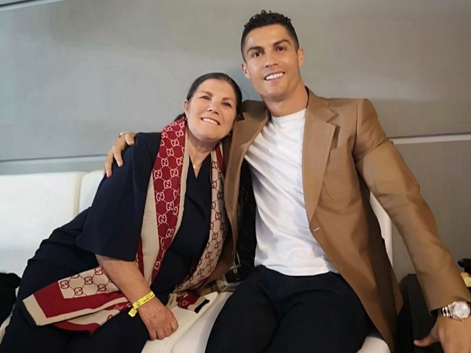 Ronaldo bên mẹ, bà Dolores