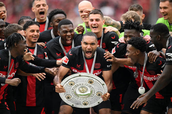 Tah (giữa) vẫn là người của Leverkusen ở mùa 2024/25?