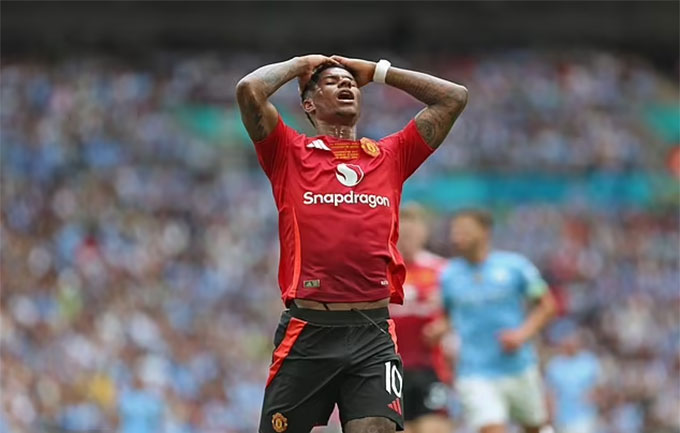 Bản thân Rashford cũng phải nản vì "độ gỗ" của mình