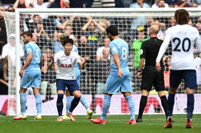 Man City là đội duy nhất trong 11 mùa vừa qua thua trận mở màn mà vẫn vô địch