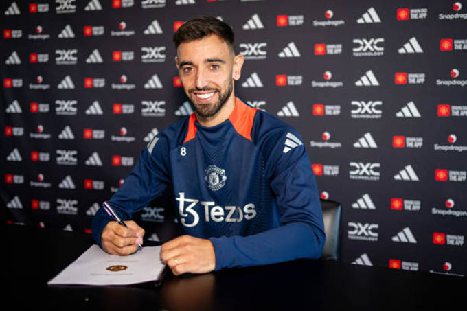 Bruno Fernandes ký hợp đồng mới tới năm 2027 với MU