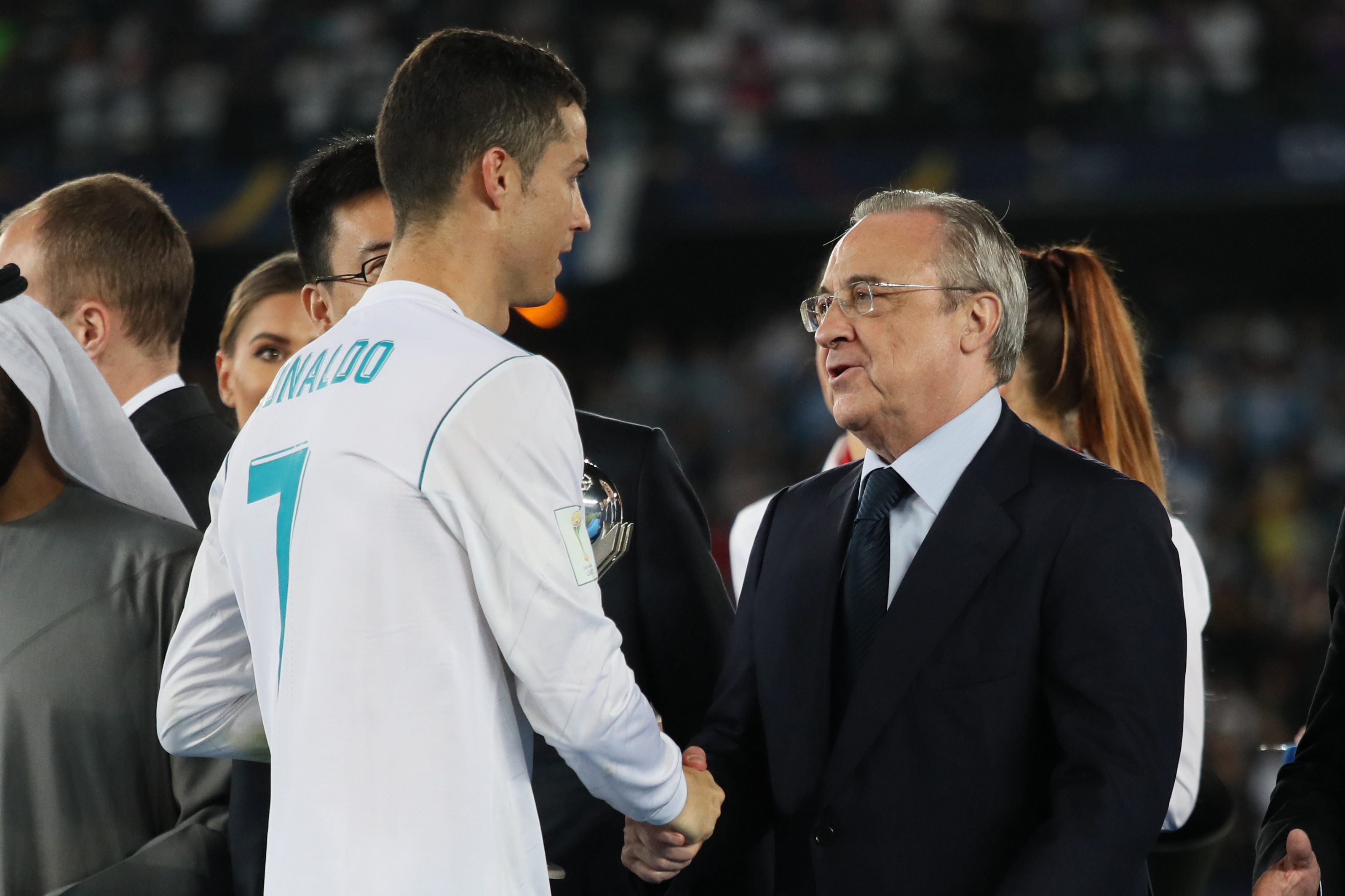 Cách đây 12 năm, Perez đã bắt Ronaldo phải chi 1 tỉ euro mới cho phá hợp đồng