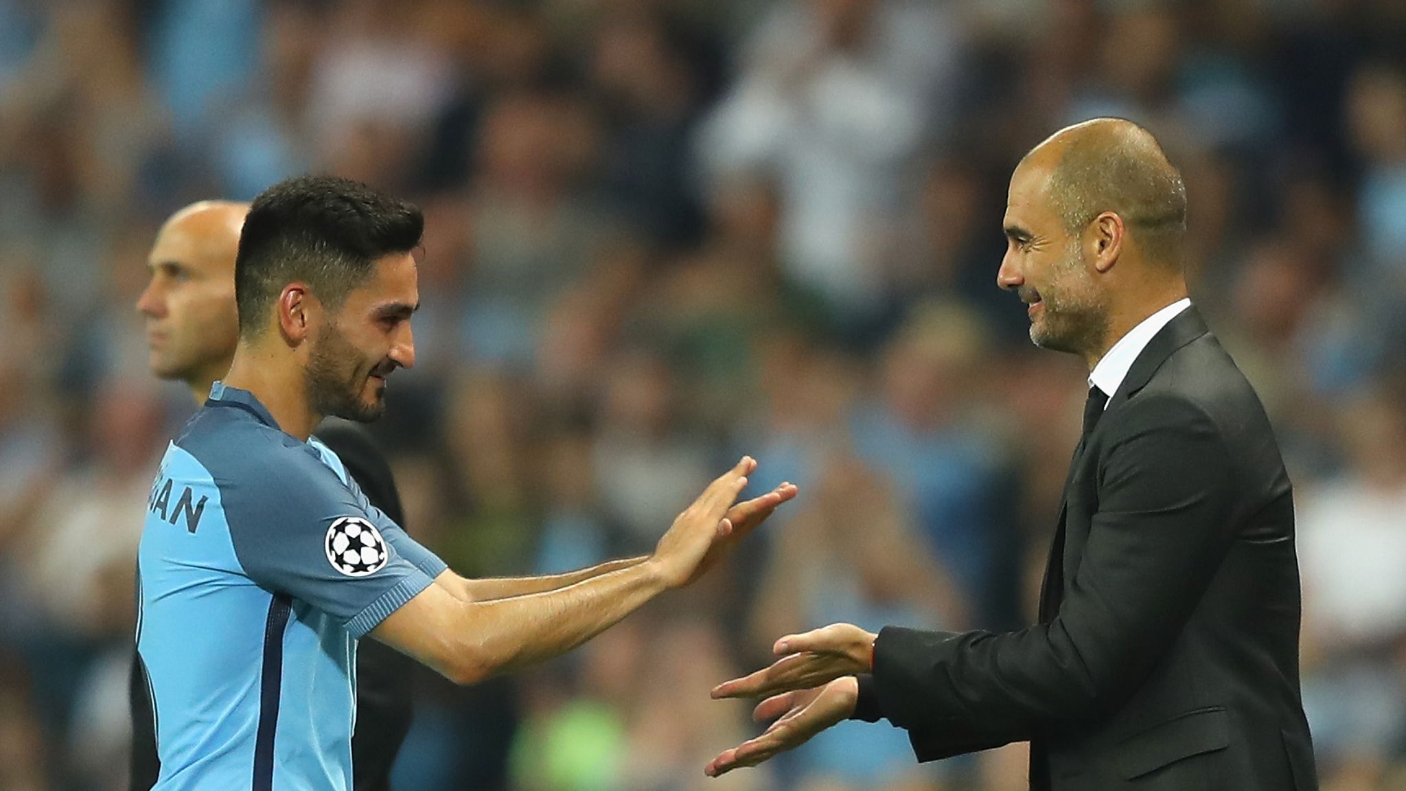 Gundogan có một tư duy bóng đá đáng kinh ngạc đến nỗi Guardiola thích trao đổi ý tưởng