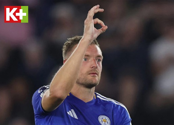 Vardy dùng tay tạo số 0 “khịa" Tottenham trên sân King Power