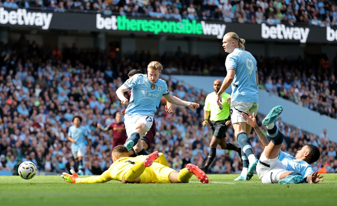 De Bruyne ghi bàn nâng tỷ số lên 2-1 cho Man City