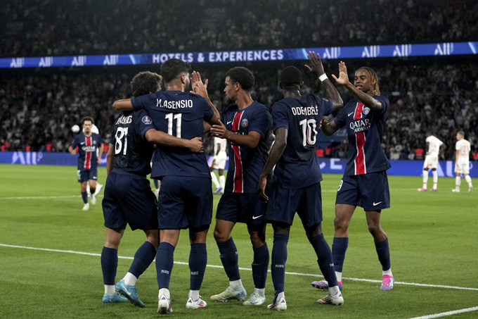 PSG thắng đậm trên sân nhà