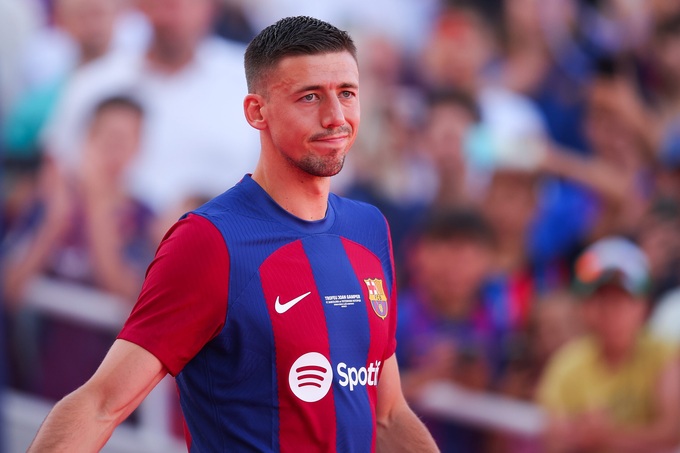 Phải tống khứ xong nốt Lenglet, Barca mới có chỗ cho Olmo trong đội hình 1