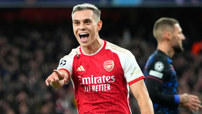 Arsenal muốn tìm một cầu thủ chạy cánh sẵn sàng sắm vai kép phụ như Trossard