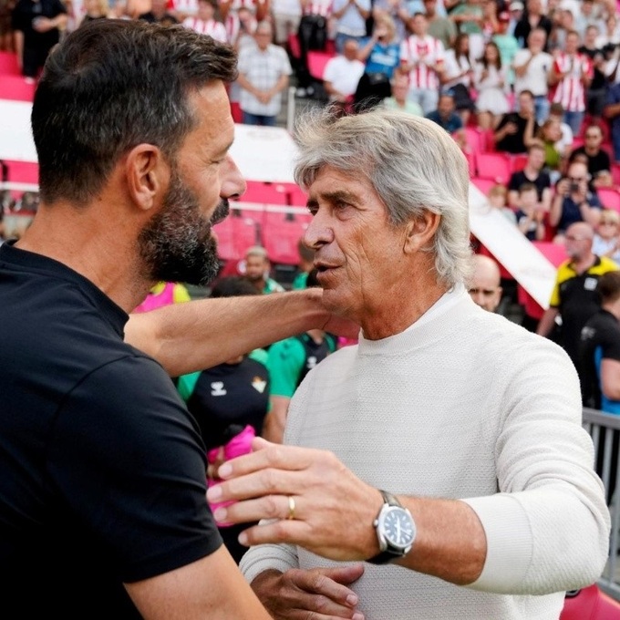 Van Nistelrooy với ông thầy được xem là đưa danh thủ Hà Lan đến với nghiệp cầm quân
