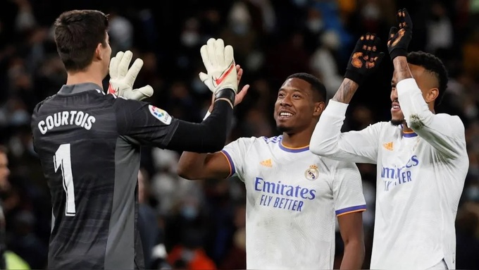 Mùa trước, Real Madrid= từng mất 3 trụ cột ở hàng thủ là Courtois, Militao và Alaba vì ACL.