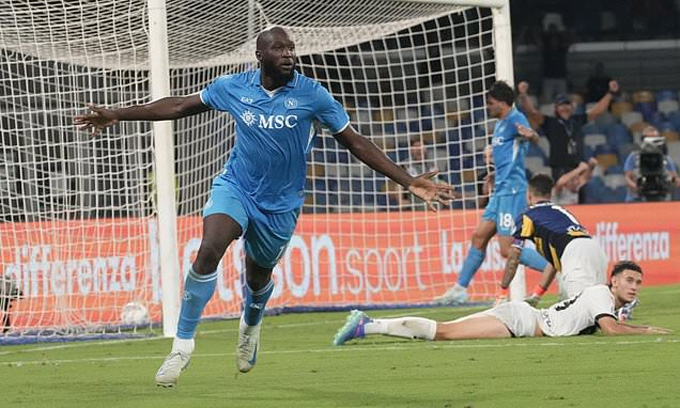 Lukaku ghi bàn ngay trận ra mắt Napoli