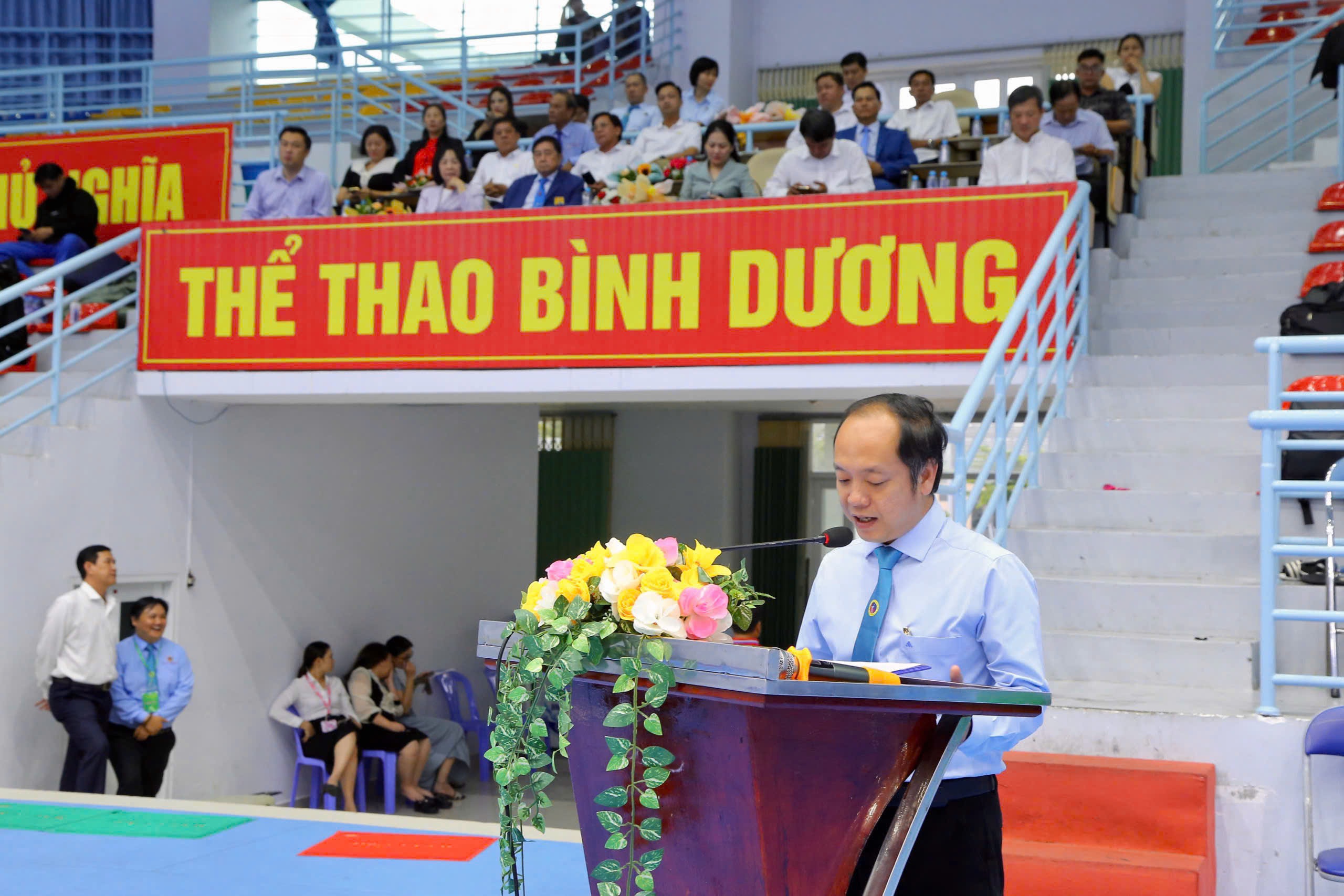 Ông Phạm Quốc Liêm, Chủ tịch Liên đoàn Vovinam tỉnh Bình Dương thay mặt BTC giải phát biểu khai mạc