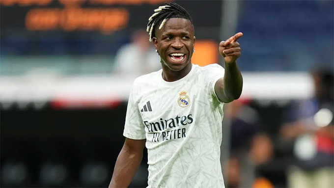 1. Vinicius Junior (Real Madrid): Tiền đạo người Brazil này không nổi bật hơn hẳn so với Rodri hay Jude Bellingham. Tuy nhiên, điểm nổi bật cua Vinicius chính là sự ổn định và khả năng toả sáng trong những trận cầu lớn. Chân sút sinh năm 2000 này đã ghi 3 bàn ở bán kết và chung kết Champions League mùa trước, để giúp Real Madrid giành được chiếc cúp C1/Champions League thứ 15 trong lịch sử.