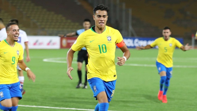 Reinier (số 10) từng được ca ngợi là "thần đồng" bóng đá ở Brazil