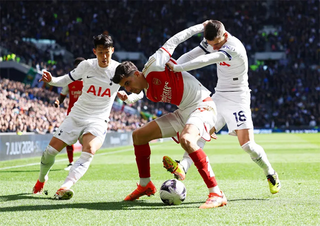 Arsenal trước đây chưa từng mặc áo sân khách khi đá với Tottenham