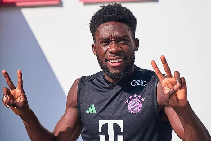 4. Alphonso Davies: Davies được nhìn nhận là một trong những hậu vệ cánh xuất sắc nhất châu Âu. Bayern muốn giữ Davies nhưng đôi bên còn vướng mắc về các điều khoản trong hợp đồng mới. Hiện tại, Real Madrid= đang để ý tới tuyển thủ Canada.