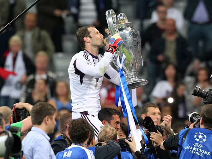 Cech được chọn vào đội hình xuất sắc nhất lịch sử Champions League